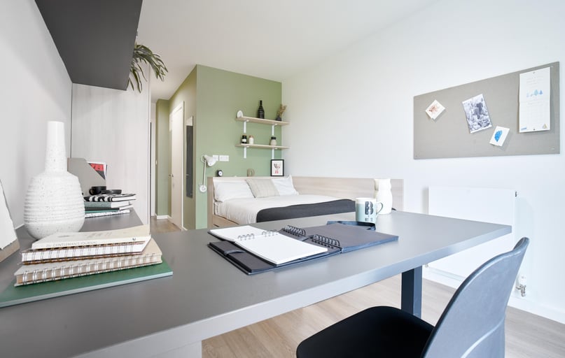 Platinum En Suite River View, Dun Holm House, Unit 8, The Riverwalk, City Centre, Durham - Image 1